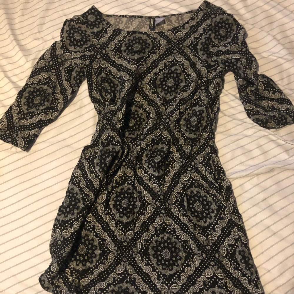 Black and white patterned fall dress